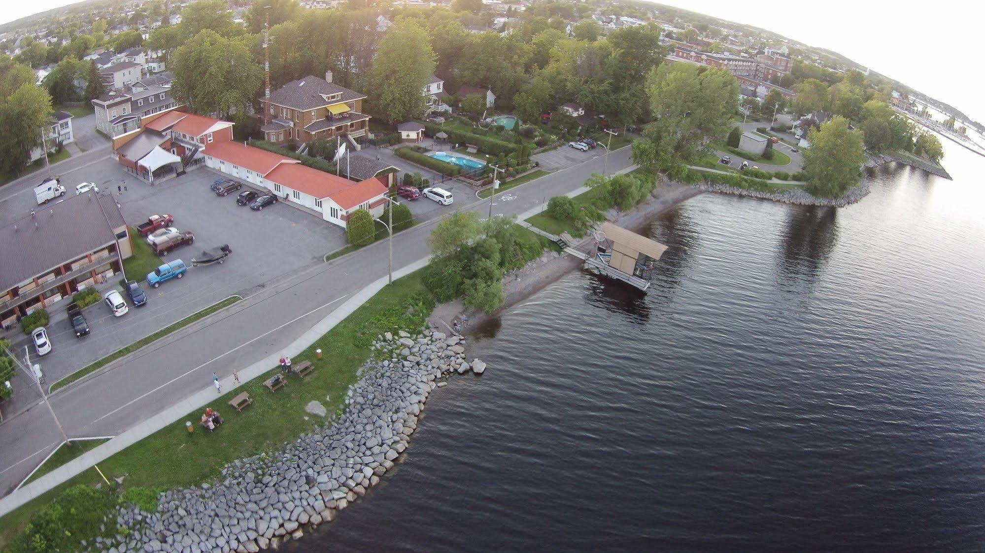 Motel Castille Roberval Eksteriør bilde