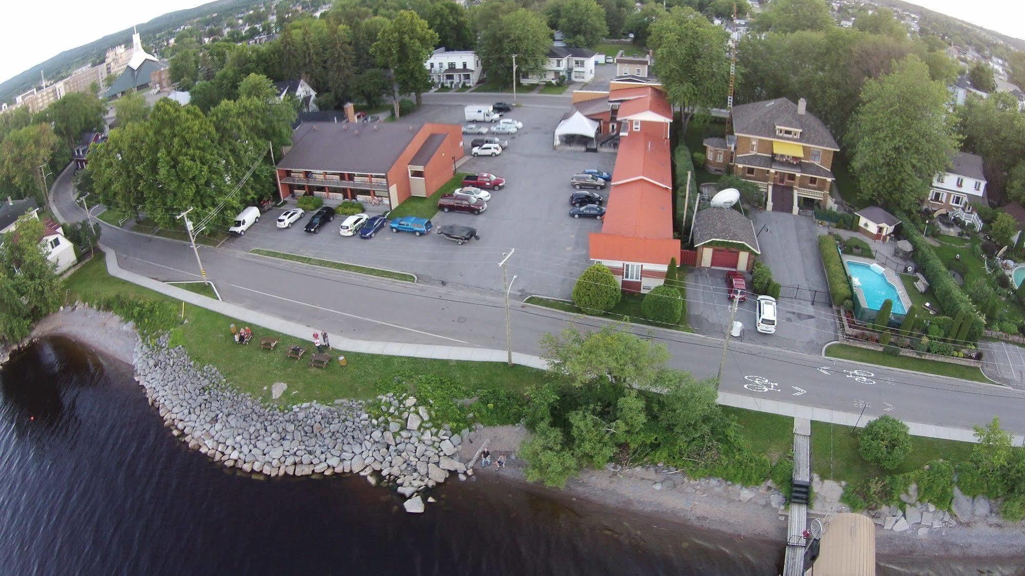 Motel Castille Roberval Eksteriør bilde